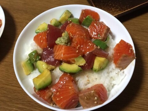 サーモンとアボカドの簡単丼